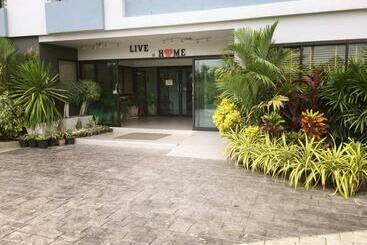 هتل Live At Home Sukhumvit 105