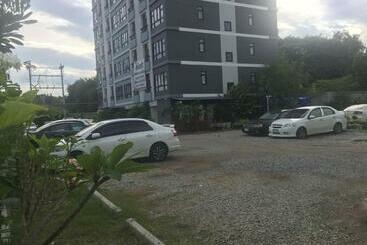 هتل Live At Home Sukhumvit 105