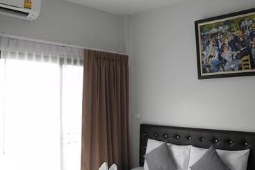 هتل Bann Tawan Hostel Chiang Rai