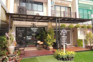 هتل Bann Tawan Hostel Chiang Rai