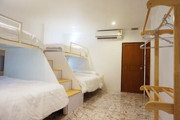هتل Boon Street Hostel