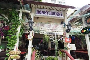 هتل Honey House1