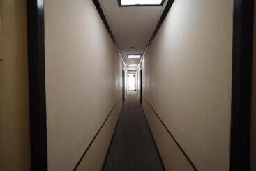 هتل Honey House1