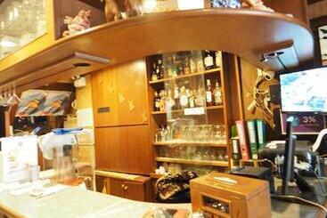 هتل Honey House1