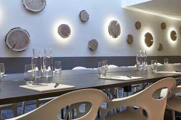 هتل La Vue Luxury Living Apartments