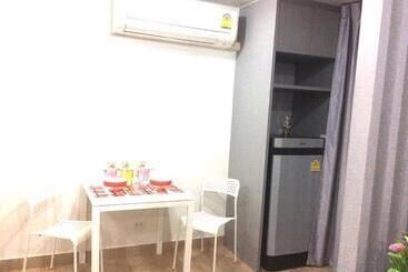 هتل Live At Home Sukhumvit 105