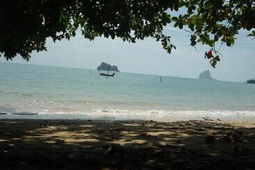 هتل Pasai Beach Lodge