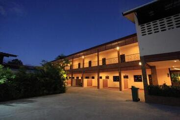 هتل Roomplace