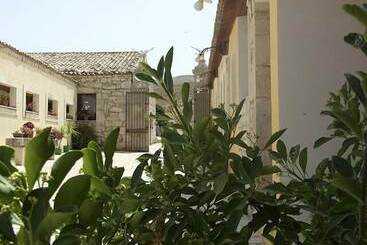 هتل Antica Cascina Resort