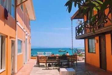 هتل Bamboo Buzios Hostel