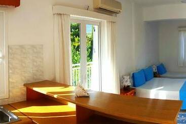 هتل Blue White Apartments