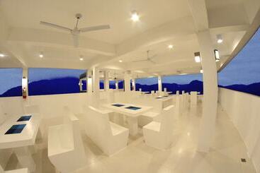 هتل Coron Bluewave