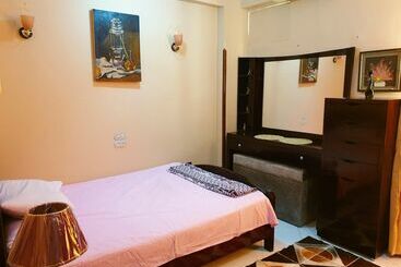 هتل Farida Apartments