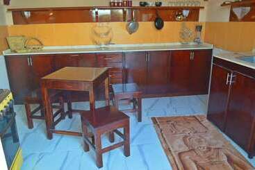 هتل Farida Apartments