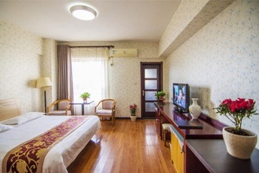 فندق Golden Tree Business