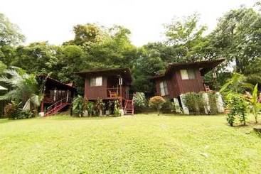 هتل Manuel Antonio Hostel Resort