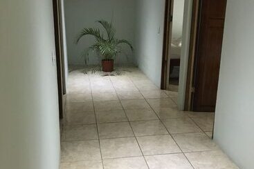 هتل Manuel Antonio Hostel Resort