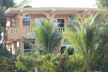 هتل La Cayenna Hôtel Et Restaurant