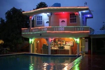 هتل La Cayenna Hôtel Et Restaurant