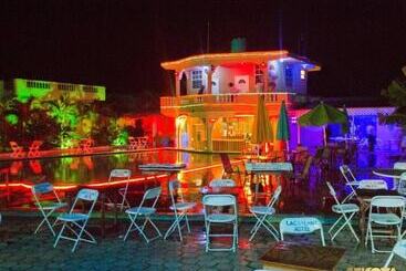 هتل La Cayenna Hôtel Et Restaurant
