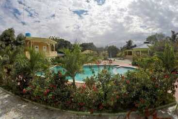 هتل La Cayenna Hôtel Et Restaurant