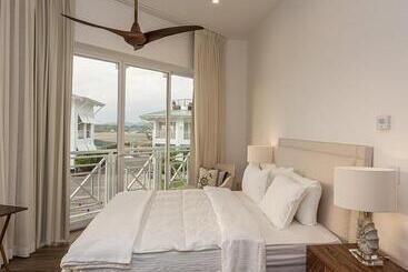 هتل Marina Pez Vela Villas