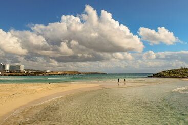 هتل Nissiblu Beach Resort