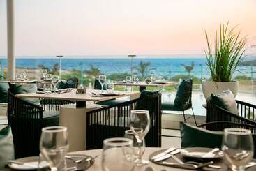 هتل Nissiblu Beach Resort