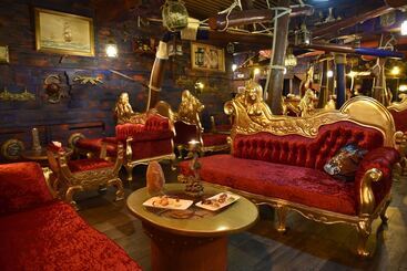 هتل Pirates World