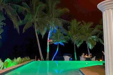 هتل Romantic Beach Villas