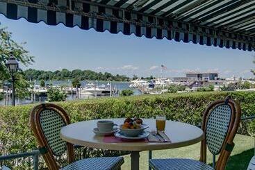 هتل Sag Harbor Inn