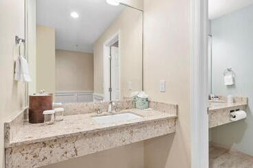 هتل Sag Harbor Inn