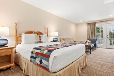 هتل Sag Harbor Inn