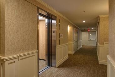 هتل Sag Harbor Inn