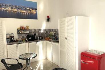 هتل B&b Station