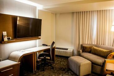 هتل Courtyard By Marriott Omaha East/council Bluffs, Ia