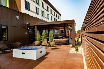 هتل Courtyard By Marriott Omaha East/council Bluffs, Ia