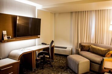 هتل Courtyard By Marriott Omaha East/council Bluffs, Ia