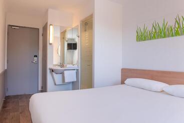هتل Ibis Budget Marseille Aeroport Provence