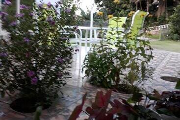 هتل Loversnest Self Catering