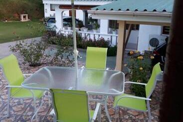 هتل Loversnest Self Catering