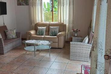 هتل Loversnest Self Catering
