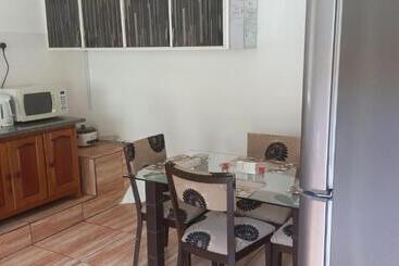 هتل Loversnest Self Catering
