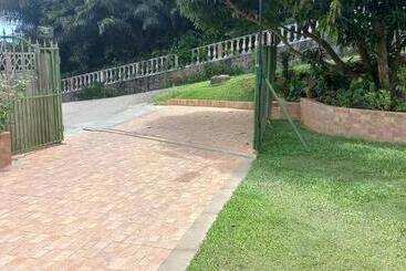 هتل Loversnest Self Catering