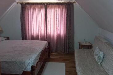 هتل Loversnest Self Catering