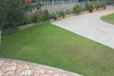 هتل Loversnest Self Catering