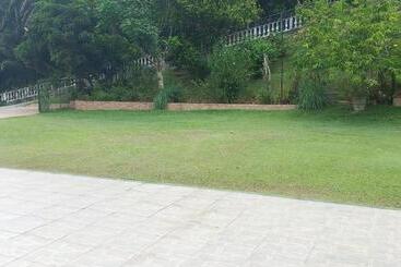 هتل Loversnest Self Catering