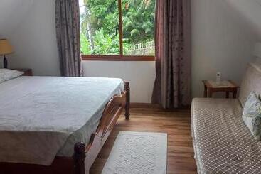 هتل Loversnest Self Catering
