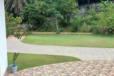 هتل Loversnest Self Catering