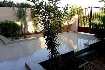 هتل Luxor Plaza House